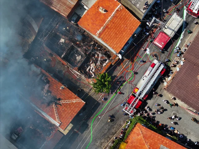 İzmir'de Korkutan Yangın: Mahalle Sakinleri Neler Yaşadı