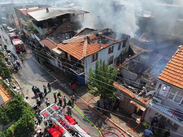İzmir'de Korkutan Yangın: Mahalle Sakinleri Neler Yaşadı