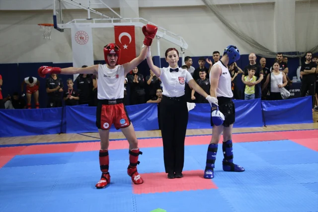 Kütahya'da Büyük Coşku: Zafer Kupası Kick Boks Turnuvası'nda Nefes Kesen Mücadeleler