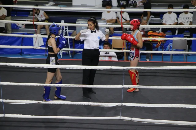 Kütahya'da Büyük Coşku: Zafer Kupası Kick Boks Turnuvası'nda Nefes Kesen Mücadeleler