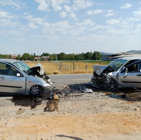 Balıkesir'de Trafik Faciası: Genç Kadın Hayatını Kaybetti