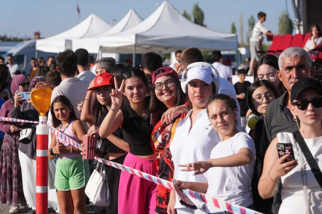 Ankara'da Devlet Korumasındaki Çocuklar İçin Heyecan Verici Model Uçak Gösterisi