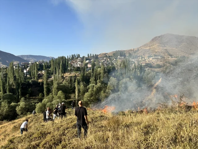 Erzurum'un Oltu İlçesinde Örtü Yangını Paniği