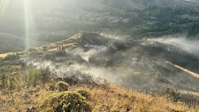 Erzurum'un Oltu İlçesinde Örtü Yangını Paniği