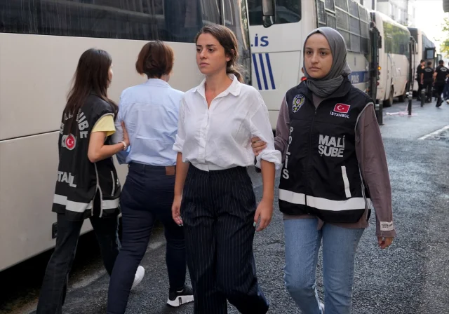 İBB'deki Yolsuzluk Soruşturmasında Adliye Süreci Başladı