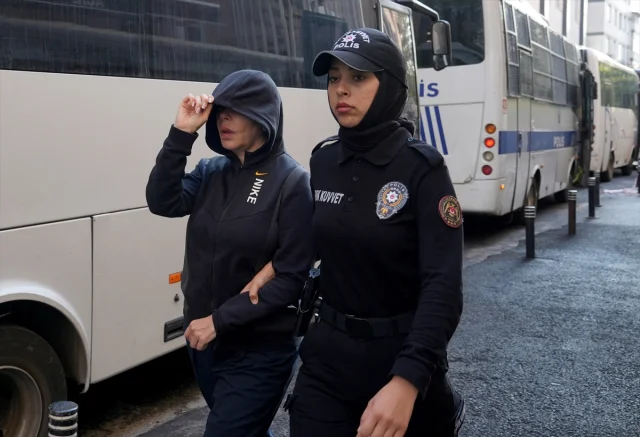 İBB'deki Yolsuzluk Soruşturmasında Adliye Süreci Başladı