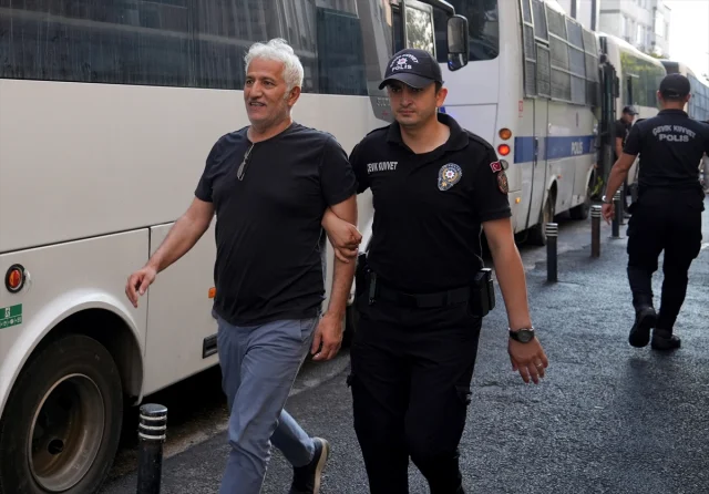 İBB'deki Yolsuzluk Soruşturmasında Adliye Süreci Başladı