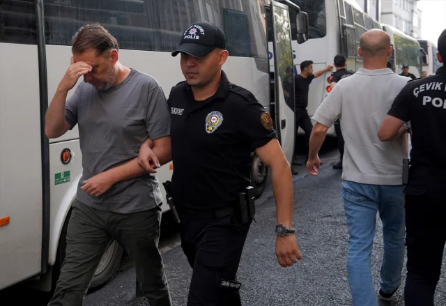 İBB'deki Yolsuzluk Soruşturmasında Adliye Süreci Başladı