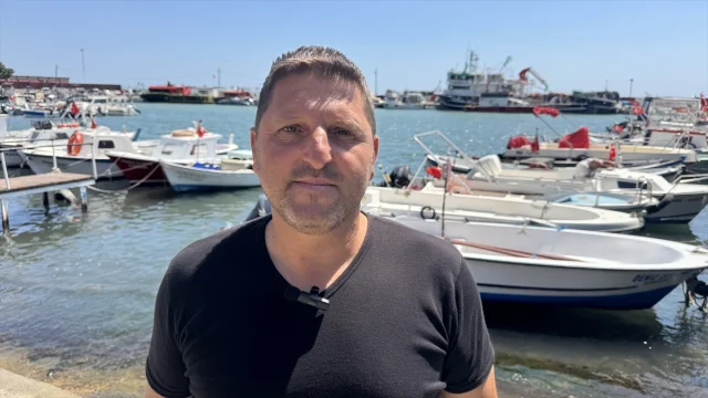 Tekirdağ'da Balıkçılar Poyraz Nedeniyle Limanda Bekliyor