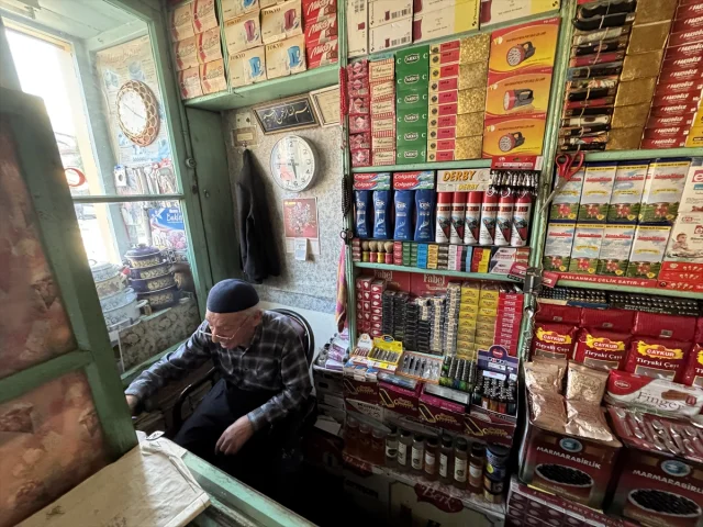 Ardahan'da Raf Düzeniyle Dikkat Çeken Bakkala Ödül Sürprizi