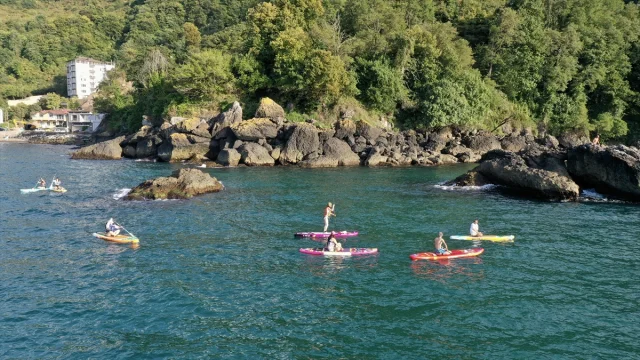 Karadeniz'in Gizemli Dalgalarının Yeni Yıldızı: Kürek Sörfü
