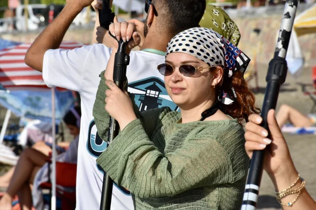Karadeniz'in Gizemli Dalgalarının Yeni Yıldızı: Kürek Sörfü