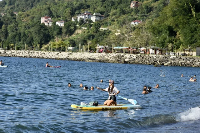 Karadeniz'in Gizemli Dalgalarının Yeni Yıldızı: Kürek Sörfü
