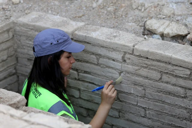 Antik Mezarlarda Keşfedilen Gizem Roma Dönemine Işık Tutuyor