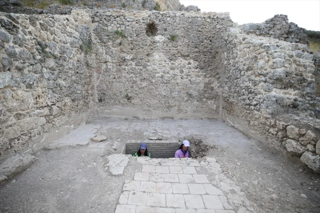 Antik Mezarlarda Keşfedilen Gizem Roma Dönemine Işık Tutuyor