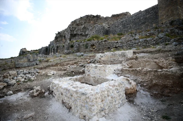 Antik Mezarlarda Keşfedilen Gizem Roma Dönemine Işık Tutuyor
