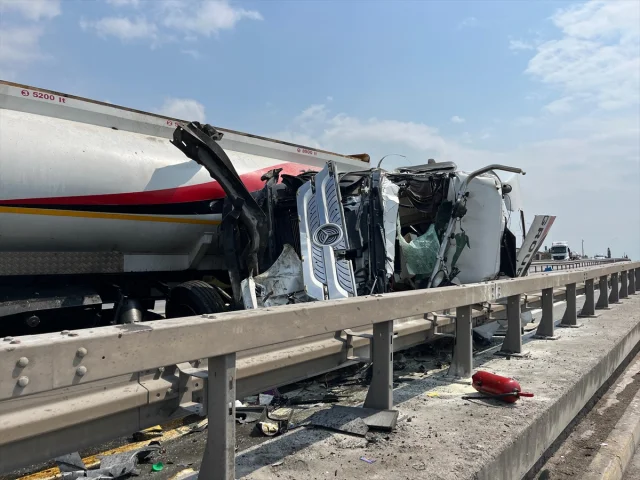 Kocaeli'de Tanker Kazası Büyük Panik Yarattı