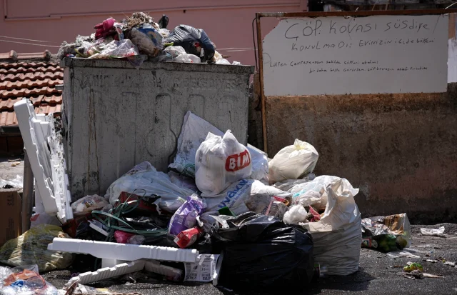 İzmir'in Çöp Kabusuna Çözüm Geliyor mu?