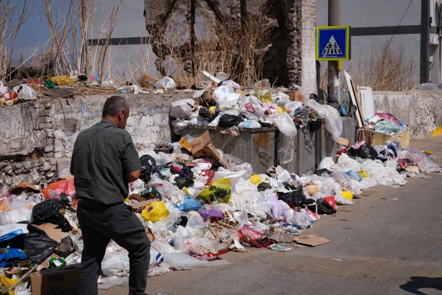 İzmir'in Çöp Kabusuna Çözüm Geliyor mu?