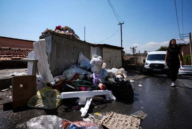 İzmir'in Çöp Kabusuna Çözüm Geliyor mu?