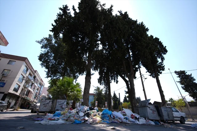 İzmir'in Çöp Kabusuna Çözüm Geliyor mu?