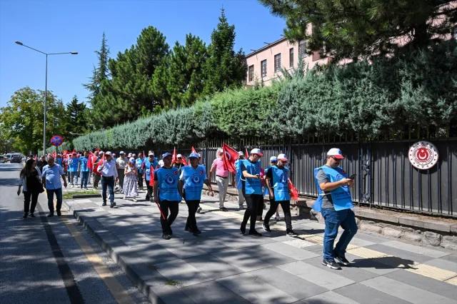 Türkiye Kamu-Sen'in İş Bırakma Kararı: Talepler ve Beklentiler