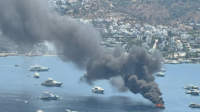 Bodrum'da Teknede Çıkan Yangın Panik Yarattı