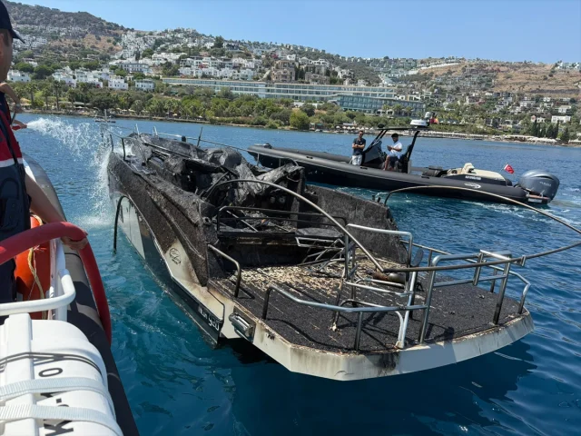 Bodrum'da Teknede Çıkan Yangın Panik Yarattı