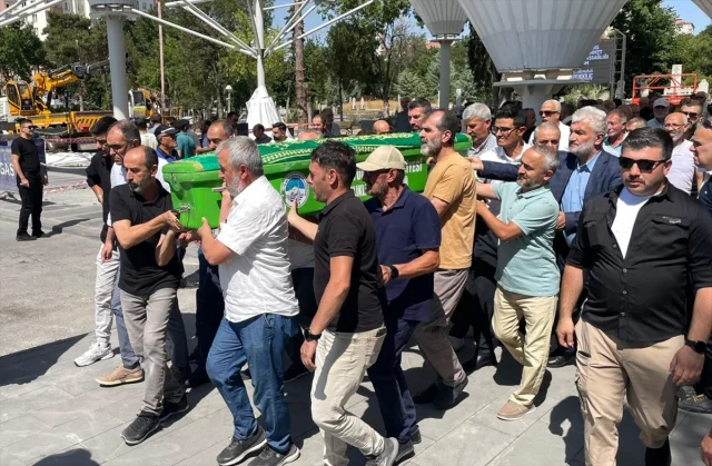 Kayseri'de Karbonmonoksit Trajedisi: Genç Çift İçin Gözyaşları Arasında Veda