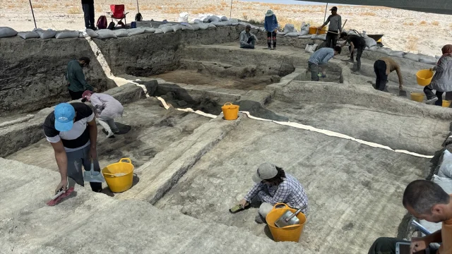 Türkmen Karahöyük'te 3700 Yıllık Keşifler Göz Kamaştırıyor