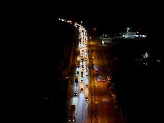 Samsun'da Dev Yangın: Kimyasal Yüklü Tır Yolda Alev Aldı