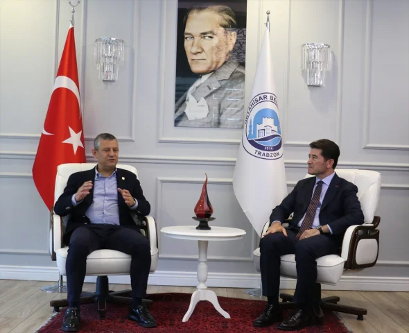 CHP Lideri Özgür Özel'den Trabzon'a Duygusal Ziyaret