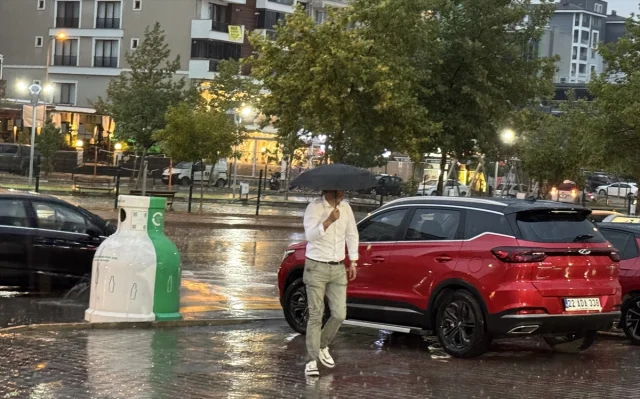Edirne'de Sağanak Yağış Hayatı Felç Etti