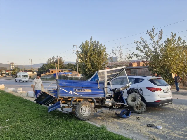 Tokat'ta Korkutan Kaza: Tarım Aracı ve Cip Çarpıştı