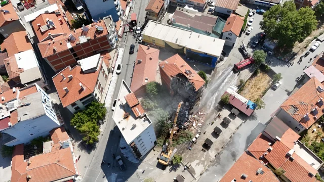 Sındırgı'da Deprem Sonrası Büyük Hareketlilik