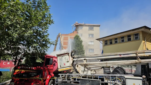 Sındırgı'da Deprem Sonrası Büyük Hareketlilik