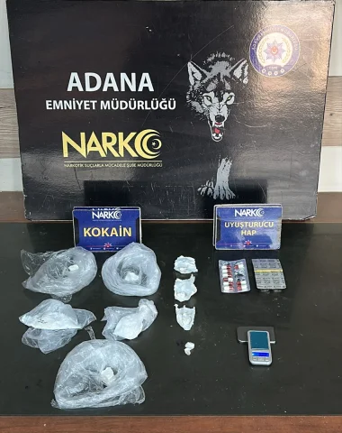 Adana'da Şok Operasyon: Evde Gizlenmiş Uyuşturucular Ortaya...