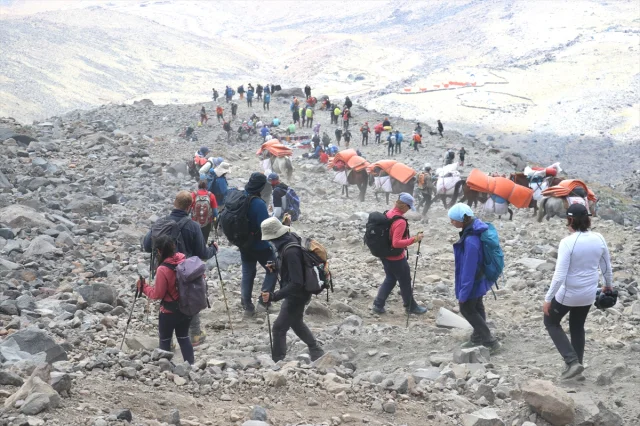 Ağrı Dağı Büyüleyici Zirvesiyle Dağcıların Gözdesi Olmaya Devam Ediyor