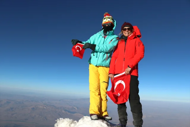 Ağrı Dağı Büyüleyici Zirvesiyle Dağcıların Gözdesi Olmaya Devam Ediyor
