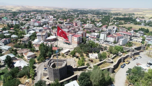 Malazgirt Kalesi'nde Gizemli Tarih Gün Yüzüne Çıkıyor