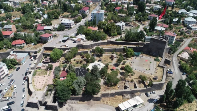 Malazgirt Kalesi'nde Gizemli Tarih Gün Yüzüne Çıkıyor