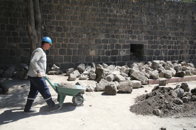 Malazgirt Kalesi'nde Gizemli Tarih Gün Yüzüne Çıkıyor