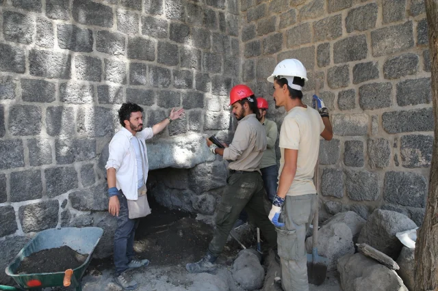 Malazgirt Kalesi'nde Gizemli Tarih Gün Yüzüne Çıkıyor