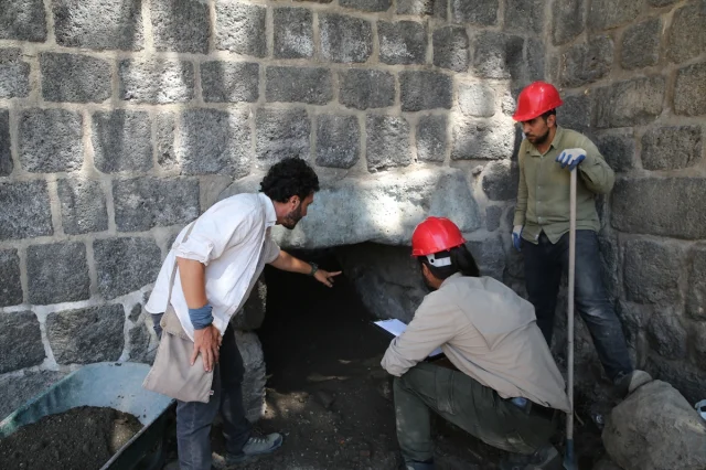 Malazgirt Kalesi'nde Gizemli Tarih Gün Yüzüne Çıkıyor