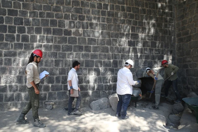 Malazgirt Kalesi'nde Gizemli Tarih Gün Yüzüne Çıkıyor