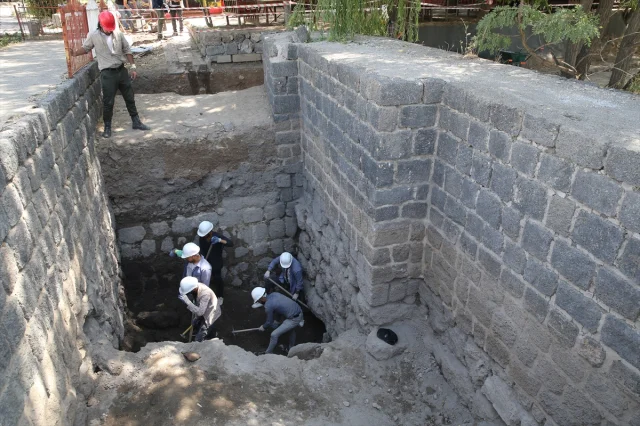 Malazgirt Kalesi'nde Gizemli Tarih Gün Yüzüne Çıkıyor