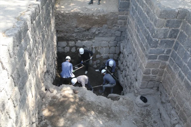 Malazgirt Kalesi'nde Gizemli Tarih Gün Yüzüne Çıkıyor