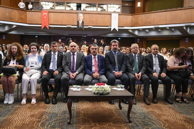 Bakan Tekin'den Eğitimde Yabancı Dil Reformu