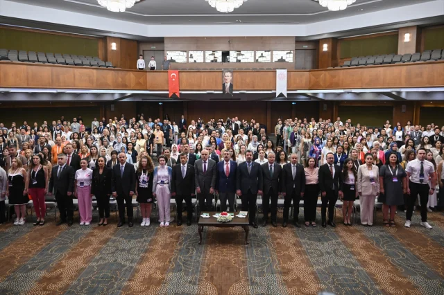 Bakan Tekin'den Eğitimde Yabancı Dil Reformu