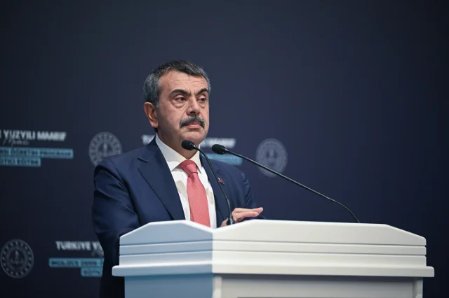 Bakan Tekin'den Eğitimde Yabancı Dil Reformu